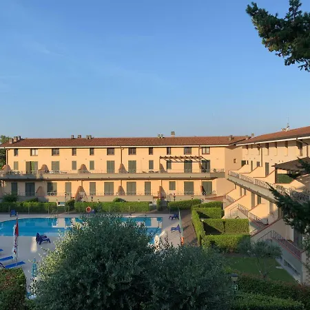 Aparthotel Aurelia Rta Detta Il Cascinale 2*